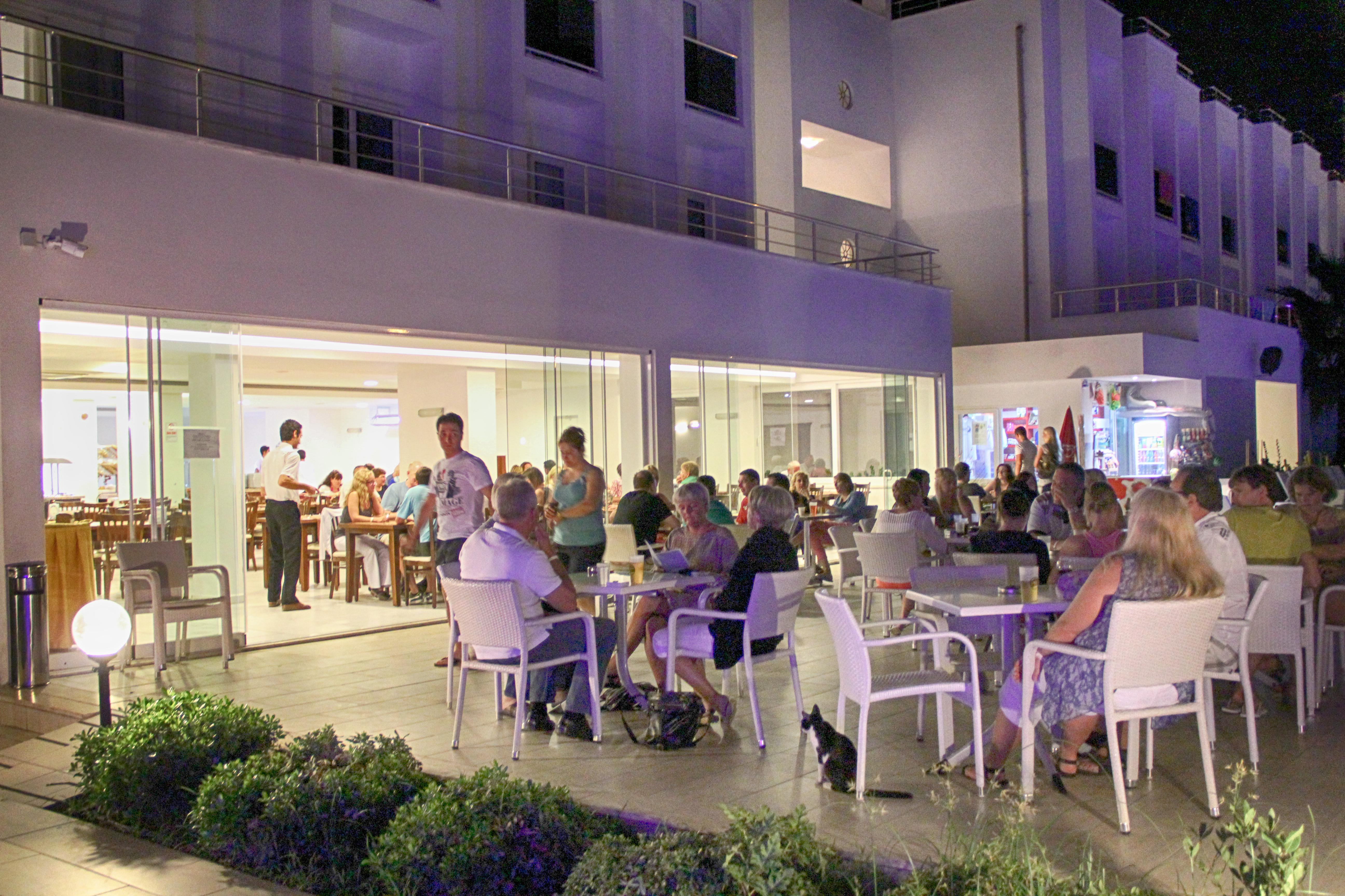 Club Shark Hotel Gümbet Exteriör bild