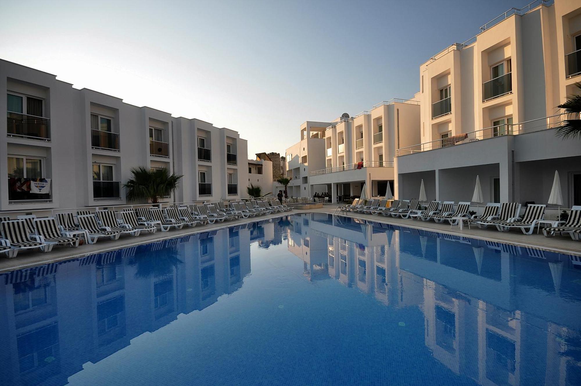 Club Shark Hotel Gümbet Exteriör bild