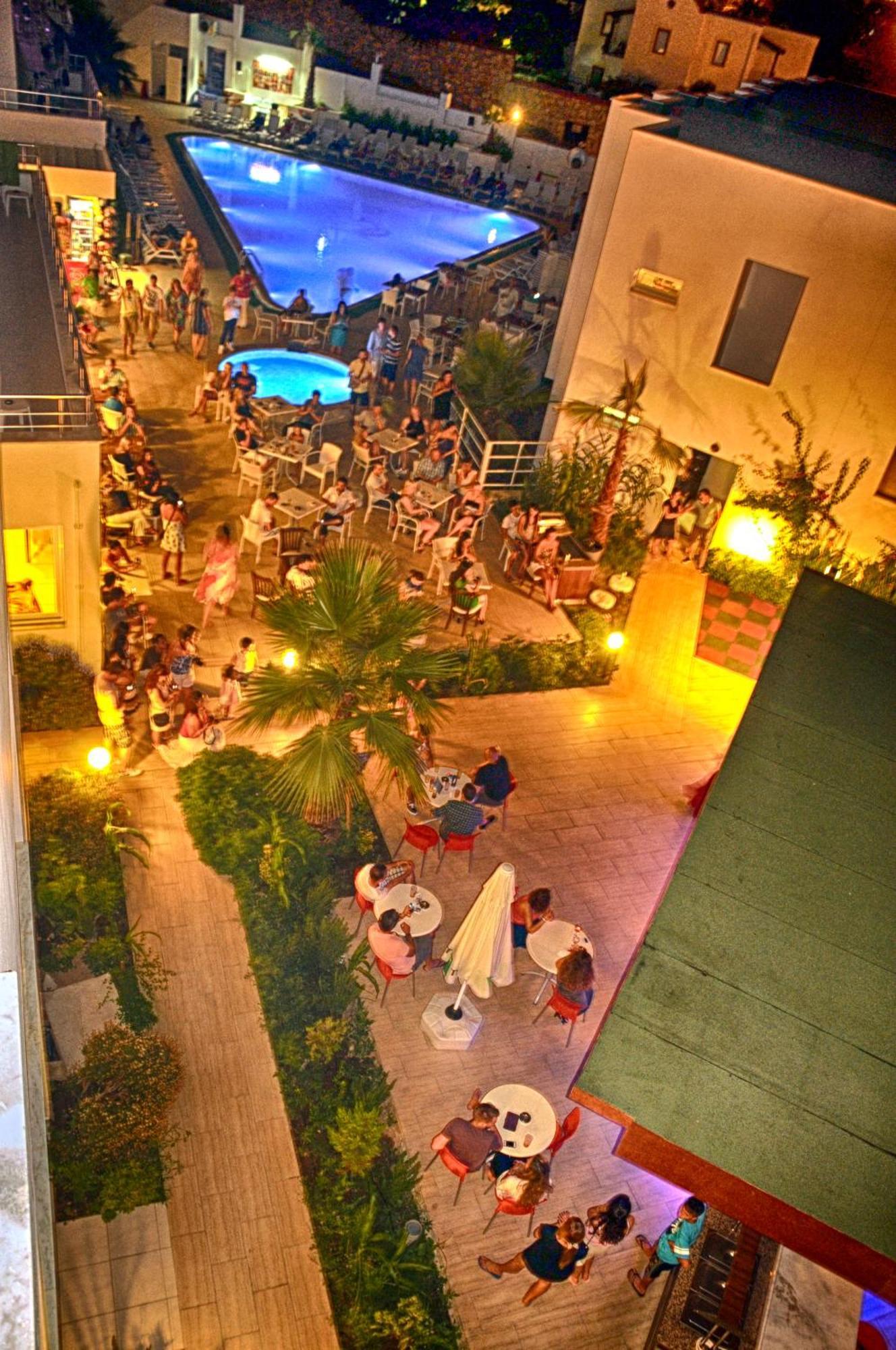 Club Shark Hotel Gümbet Exteriör bild