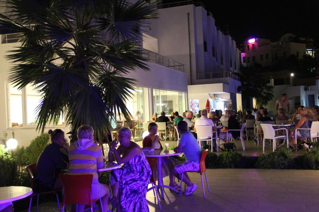 Club Shark Hotel Gümbet Exteriör bild